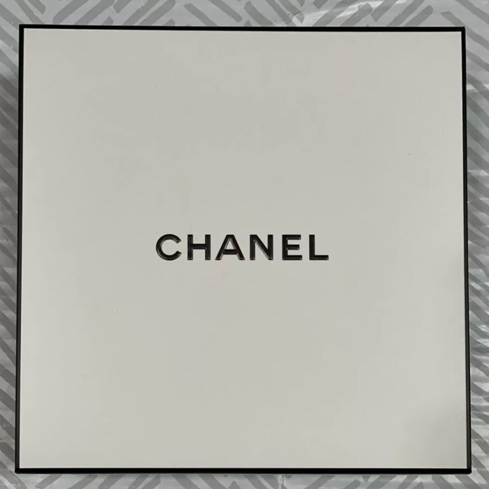 Chanel Square Empty White Gift Box 8.5 x8.5x 3.75